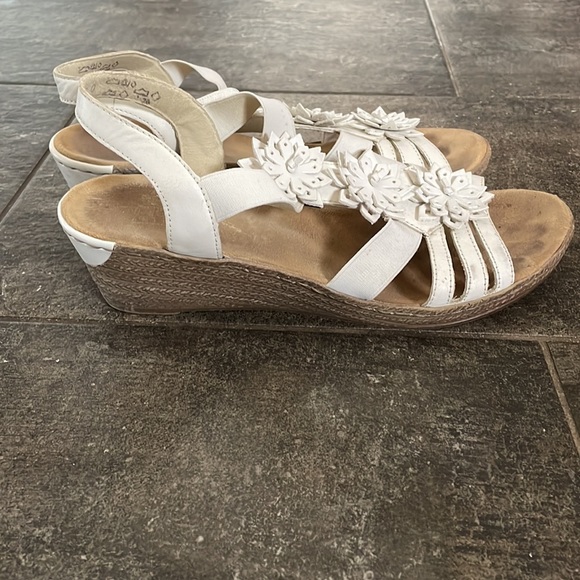 Rieker Womens White heals with flower design. - Picture 2 of 3